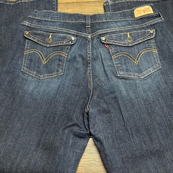 Levi's Dark Blue Bootleg Denim with stone wash Size 12 medium / 31 inch waist - Picture 2 of 8